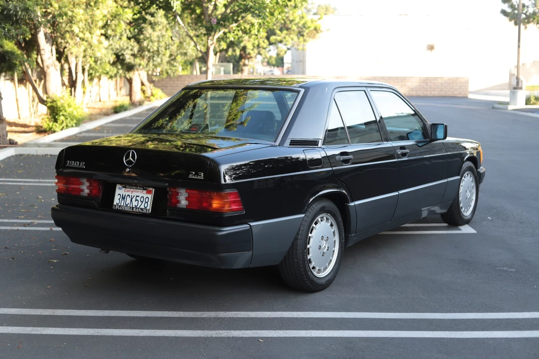 1993 Mercedes-Benz 190E - Image 9 of 31