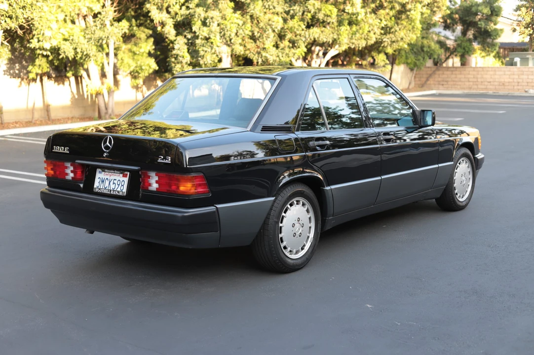 1993 Mercedes-Benz 190E - Image 10 of 31
