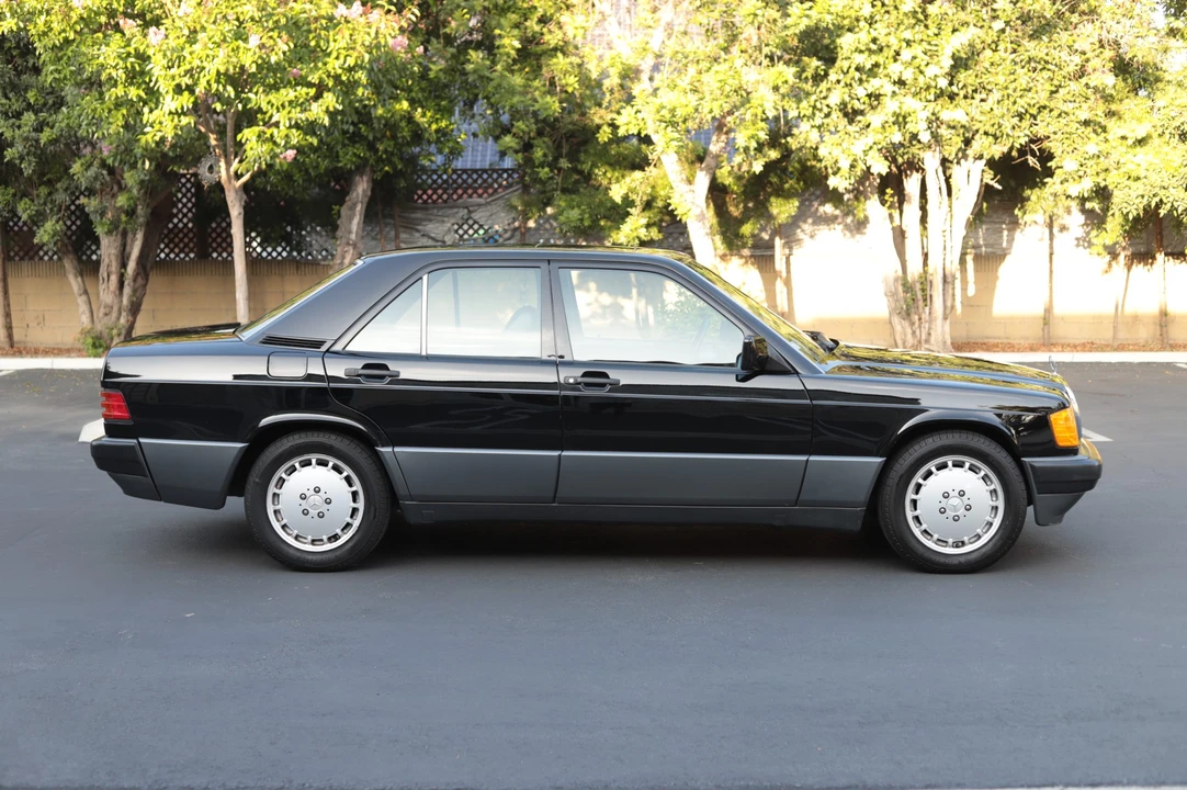 1993 Mercedes-Benz 190E - Image 11 of 31