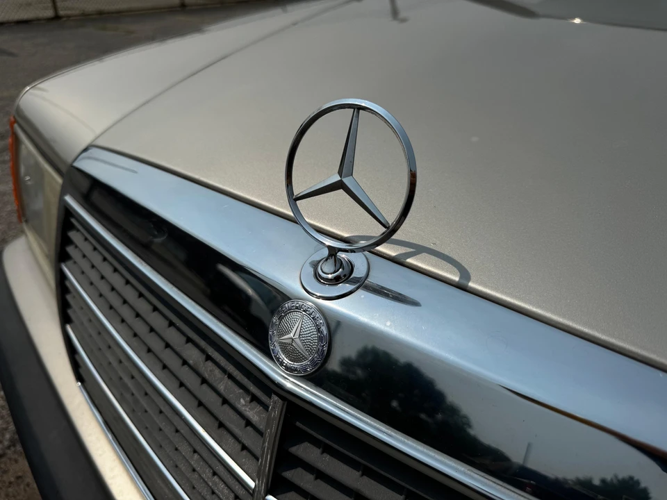 1993 Mercedes-Benz 190E - Image 13 of 31