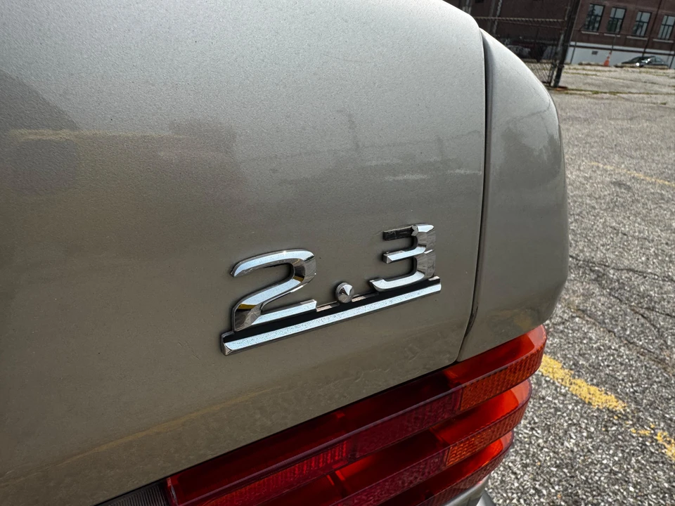 1993 Mercedes-Benz 190E - Image 16 of 31
