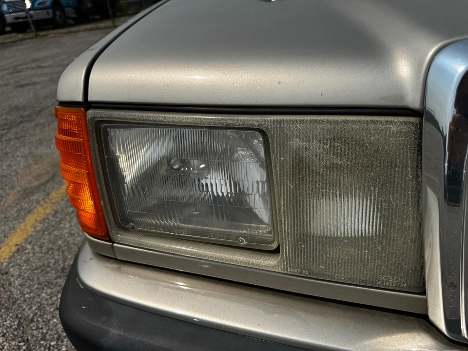 1993 Mercedes-Benz 190E - Image 12 of 31