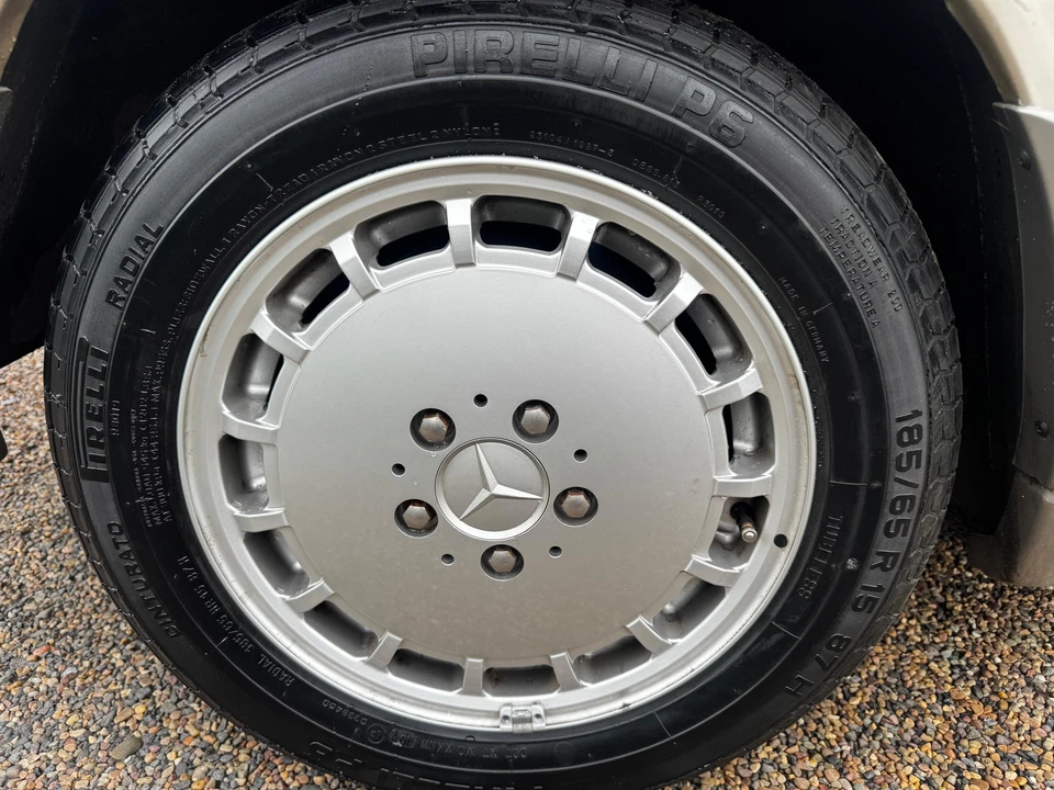 1993 Mercedes-Benz 190E - Image 21 of 31