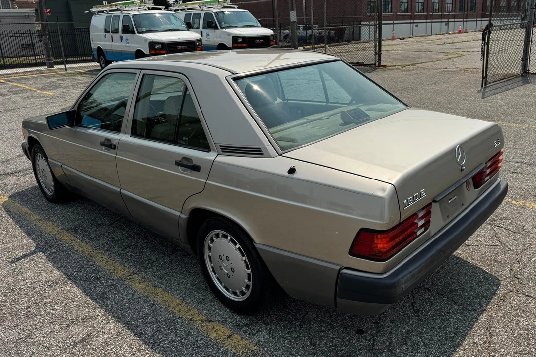 1993 Mercedes-Benz 190E - Image 4 of 31
