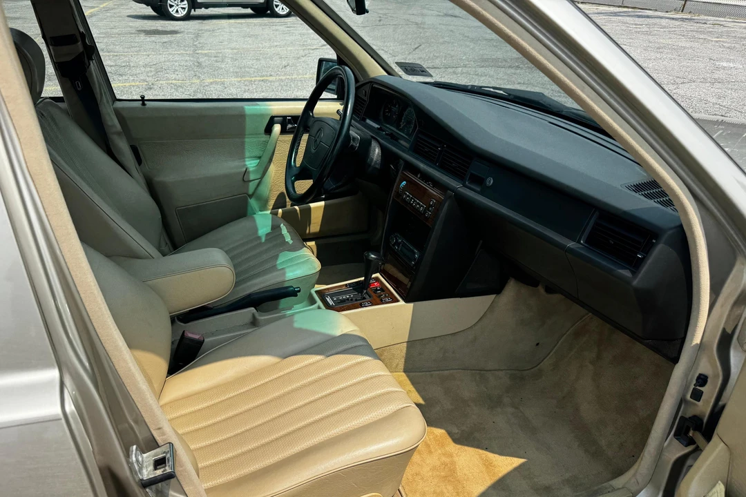 1993 Mercedes-Benz 190E - Image 25 of 31