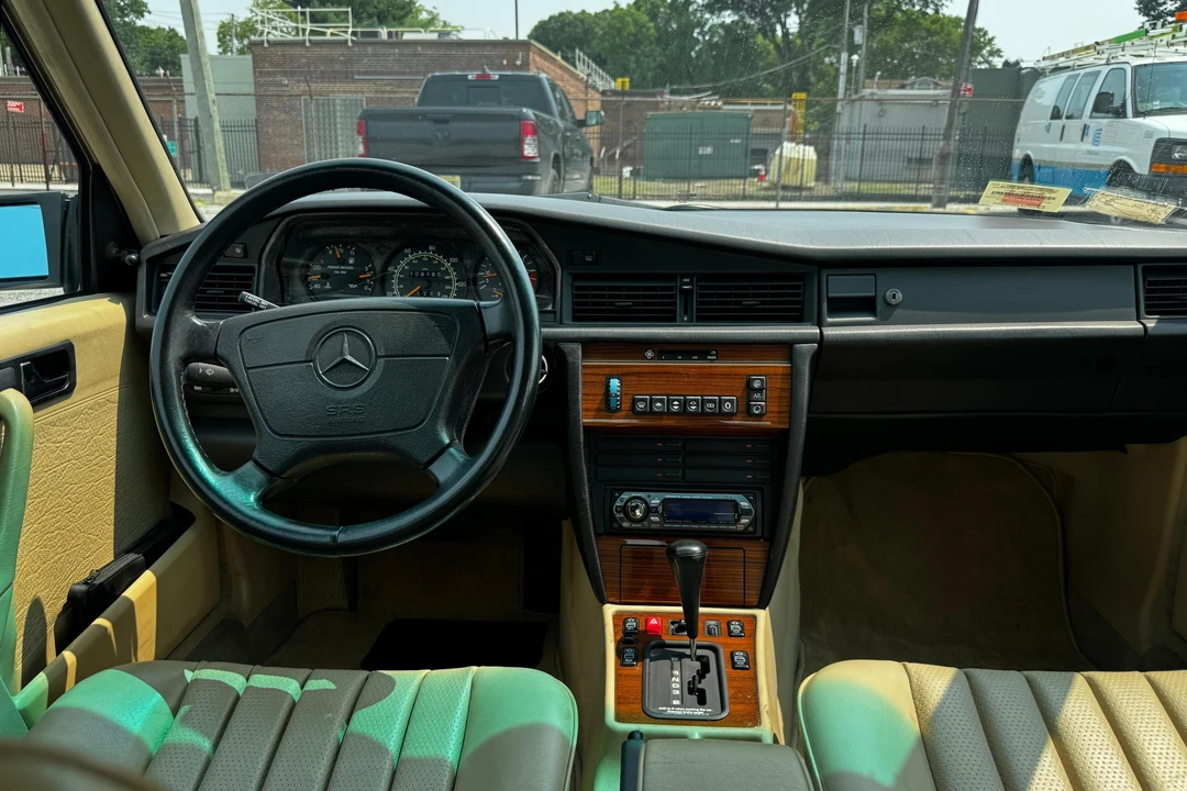 1993 Mercedes-Benz 190E - Image 23 of 31