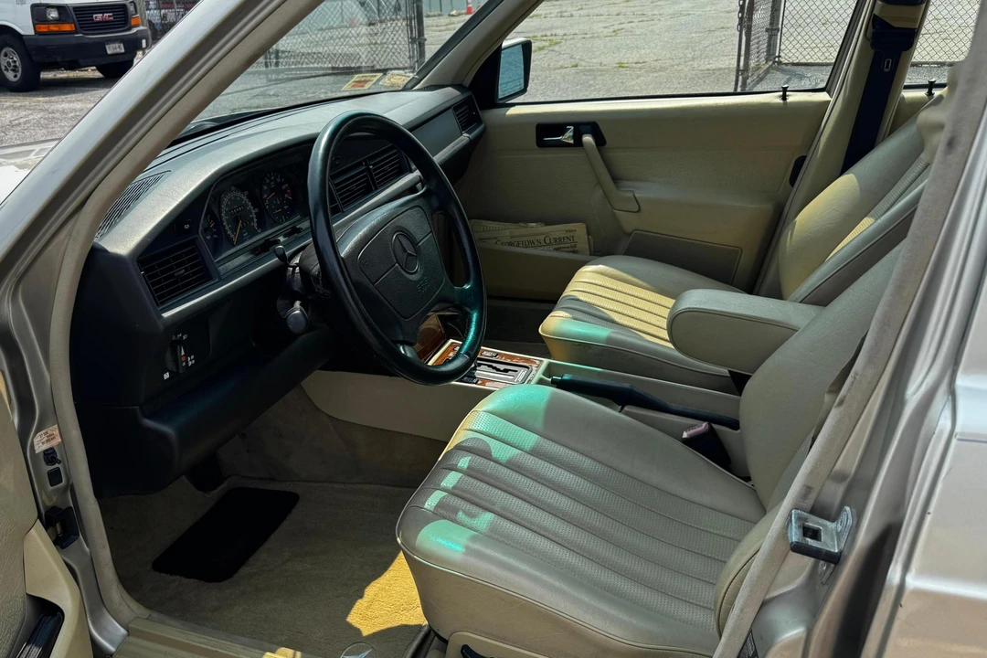 1993 Mercedes-Benz 190E - Image 24 of 31
