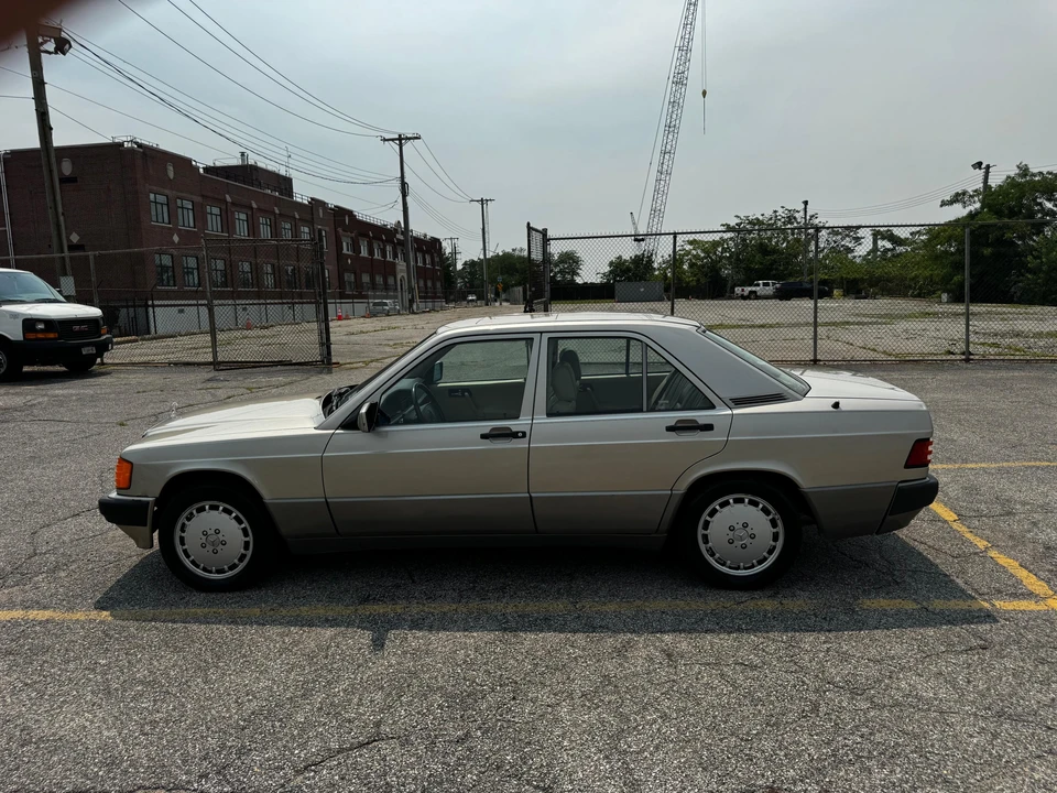 1993 Mercedes-Benz 190E - Image 7 of 31