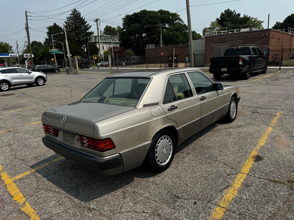 1993 Mercedes-Benz 190E - Image 8 of 31