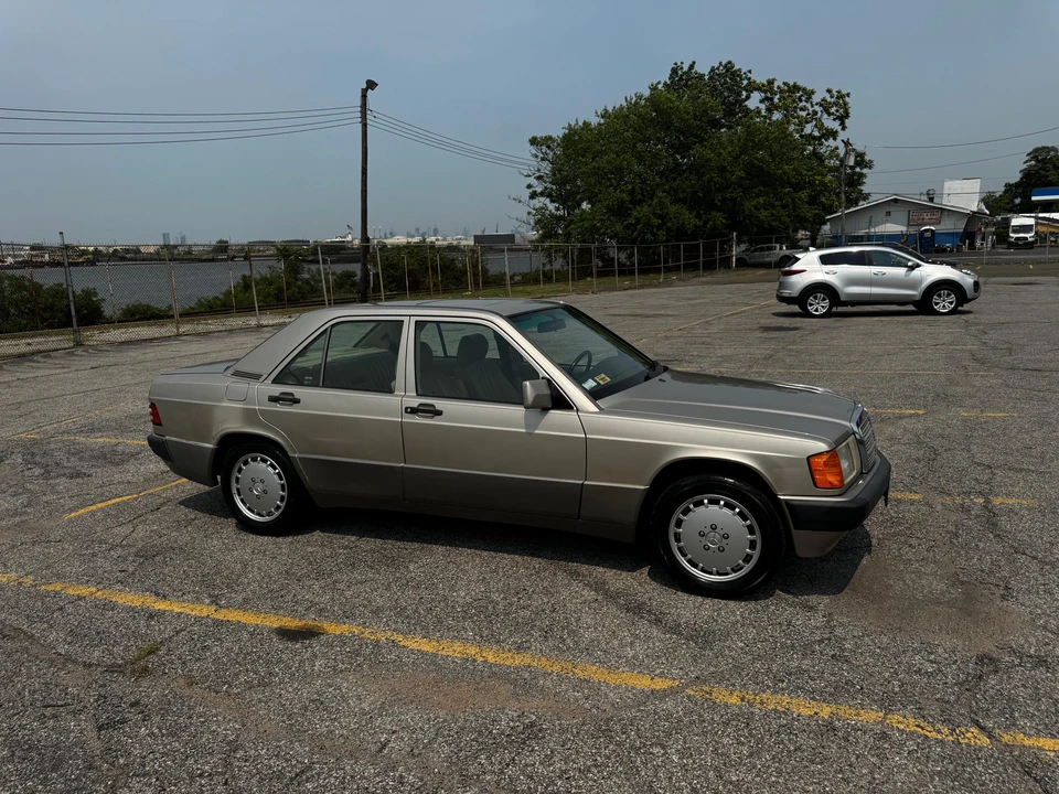1993 Mercedes-Benz 190E - Image 10 of 31