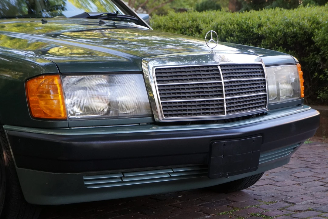 1993 Mercedes-Benz 190E - Image 24 of 31
