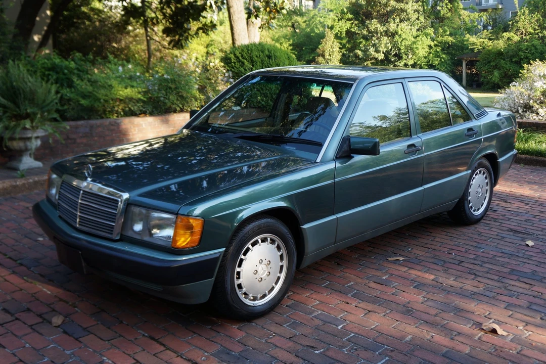 1993 Mercedes-Benz 190E - Image 2 of 31