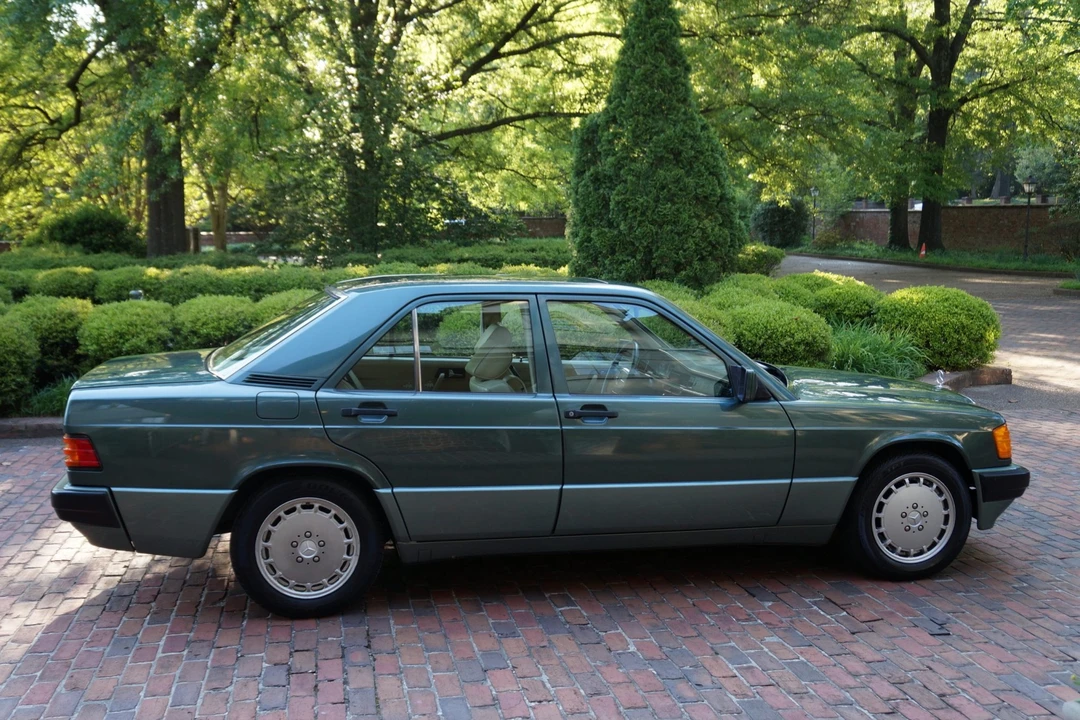 1993 Mercedes-Benz 190E - Image 13 of 31
