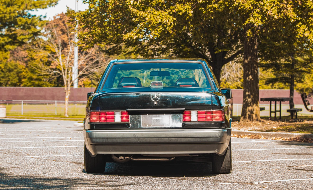 1993 Mercedes-Benz 190E - Image 12 of 31