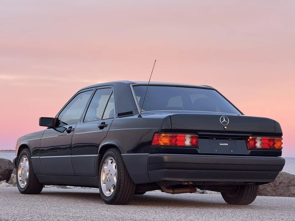 1993 Mercedes-Benz 190E - Image 9 of 31