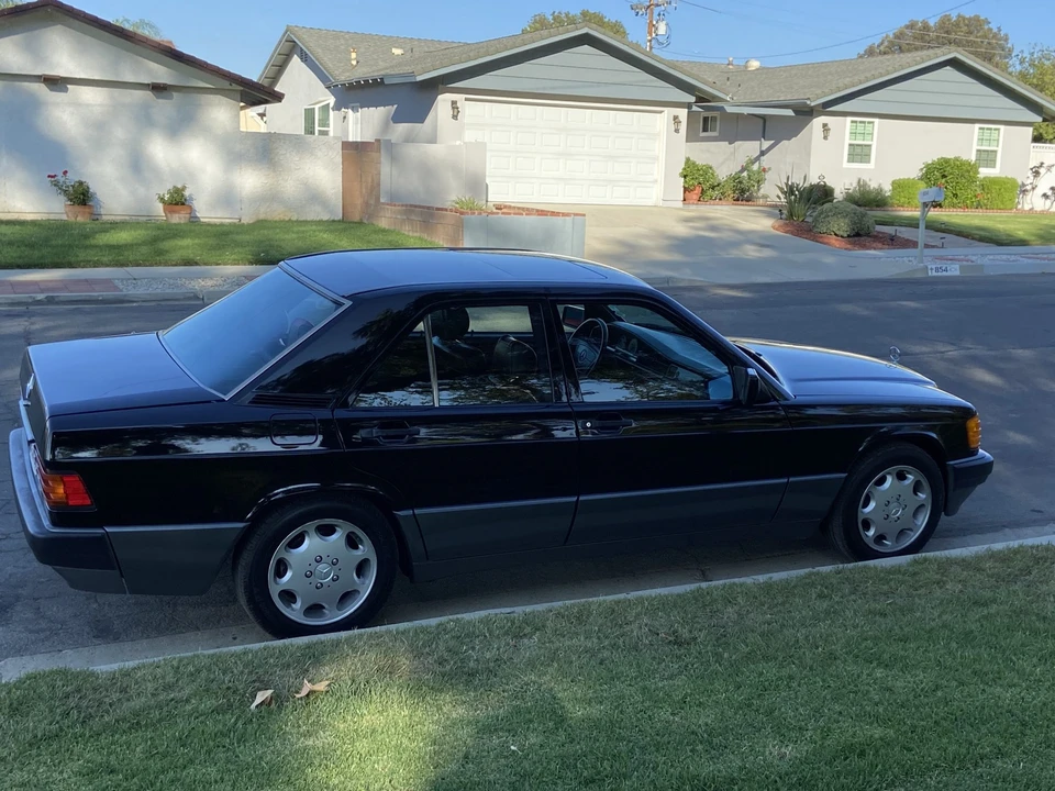 1993 Mercedes-Benz 190E - Image 12 of 31