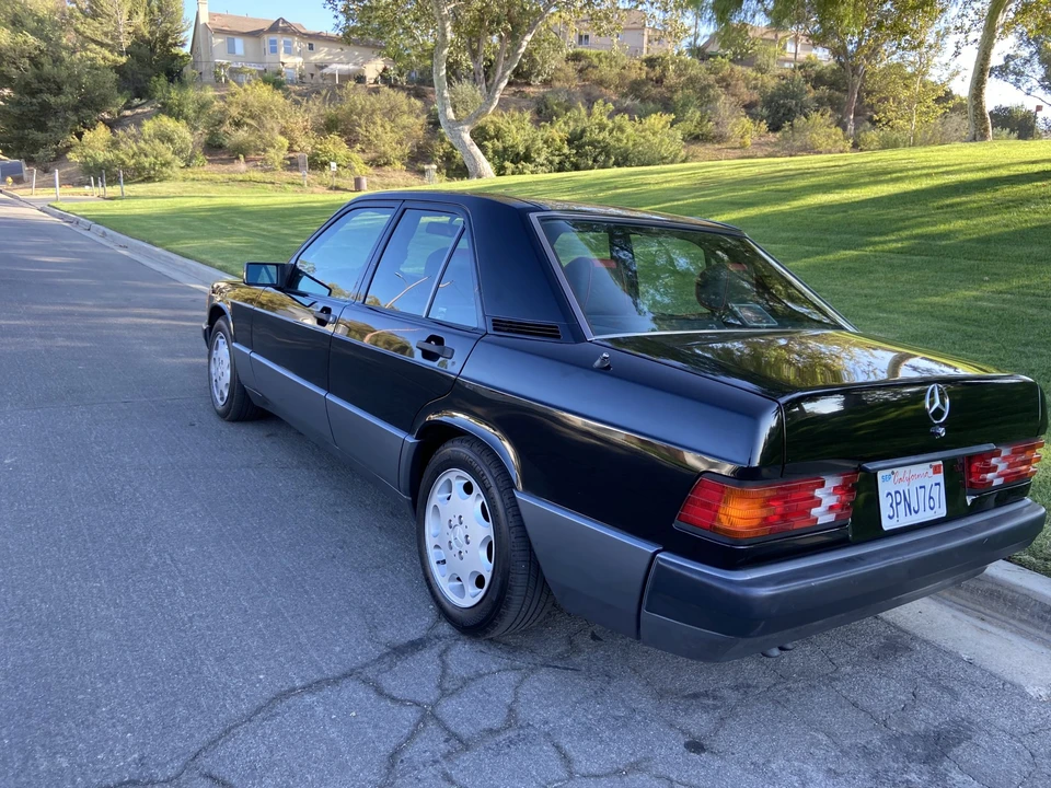 1993 Mercedes-Benz 190E - Image 9 of 31