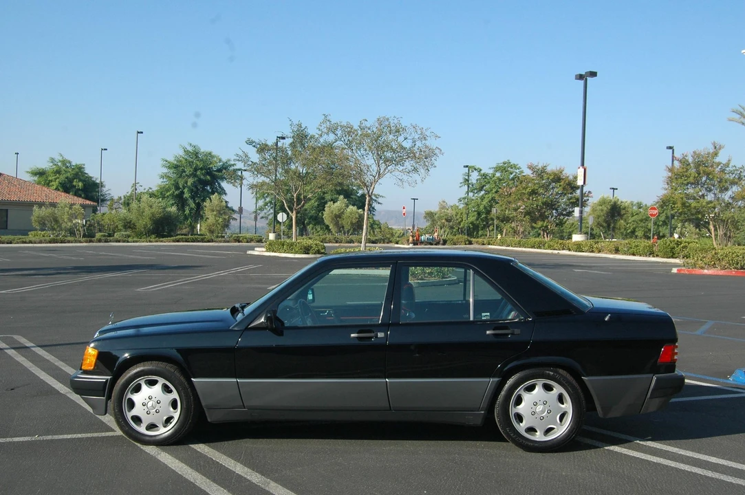1993 Mercedes-Benz 190E - Image 8 of 31