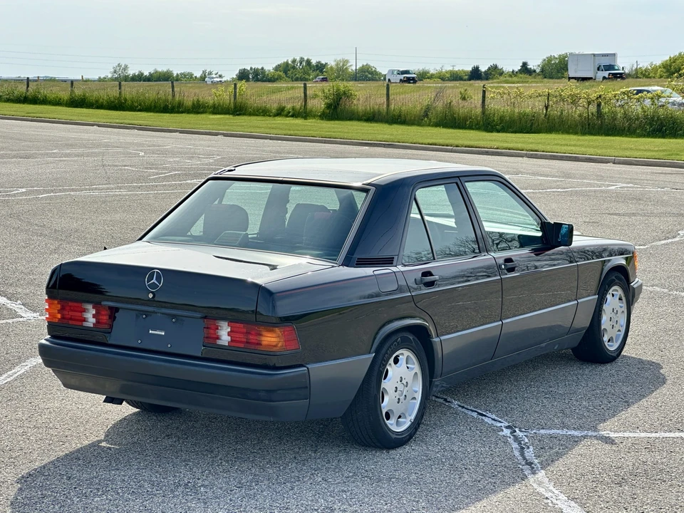 1993 Mercedes-Benz 190E - Image 12 of 31