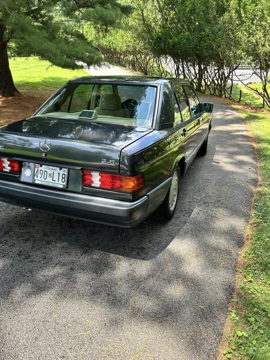 1993 Mercedes-Benz 190E - Image 10 of 31
