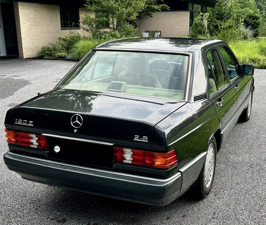 1993 Mercedes-Benz 190E - Image 9 of 31