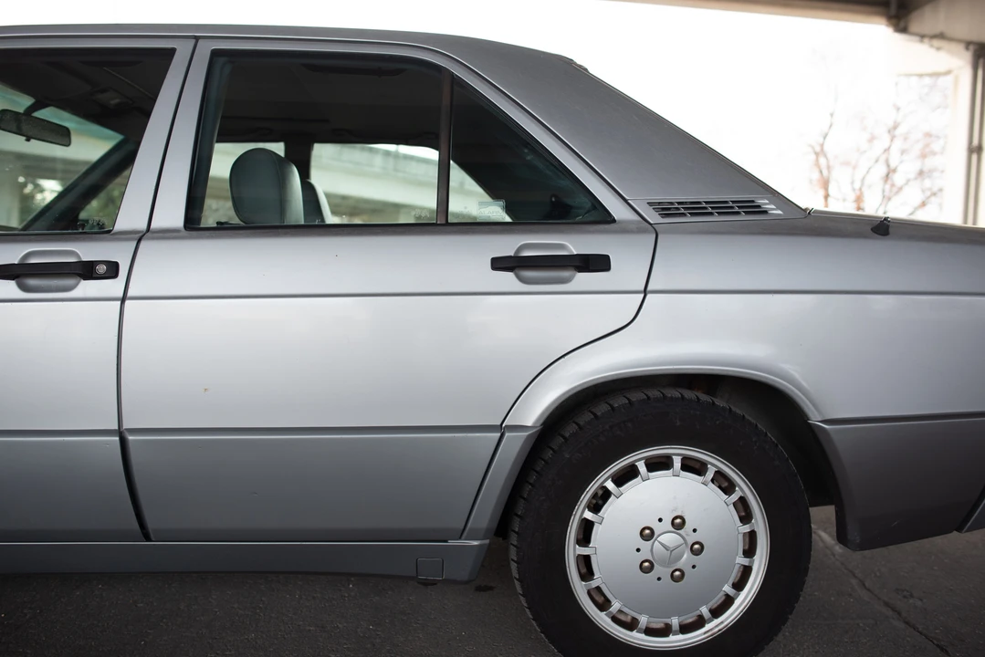 1993 Mercedes-Benz 190E - Image 21 of 31