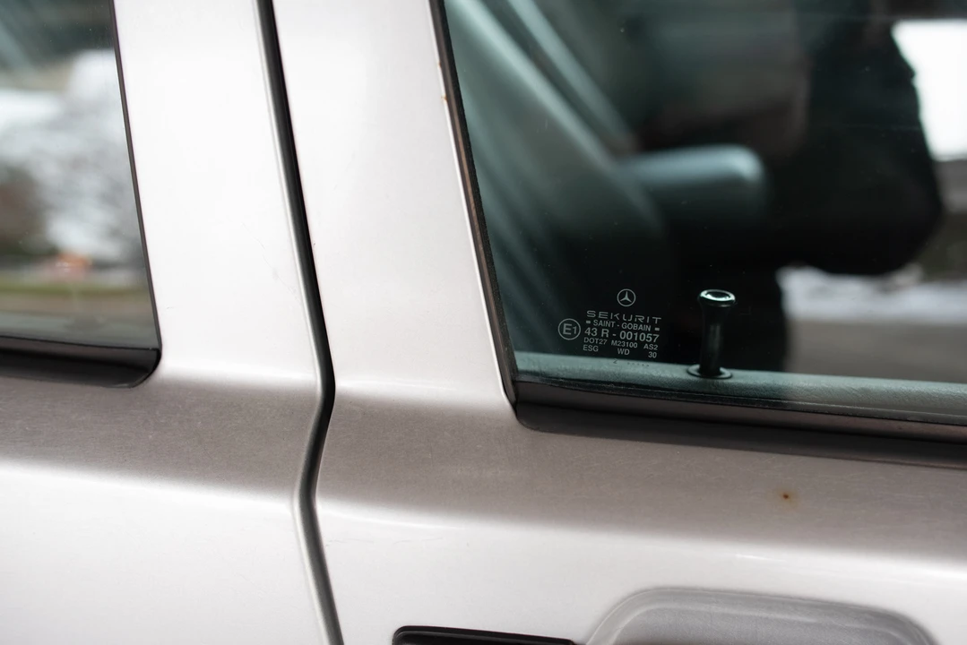 1993 Mercedes-Benz 190E - Image 30 of 31