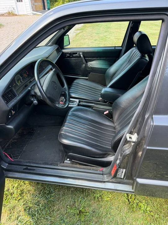 1993 Mercedes-Benz 190E - Image 9 of 12