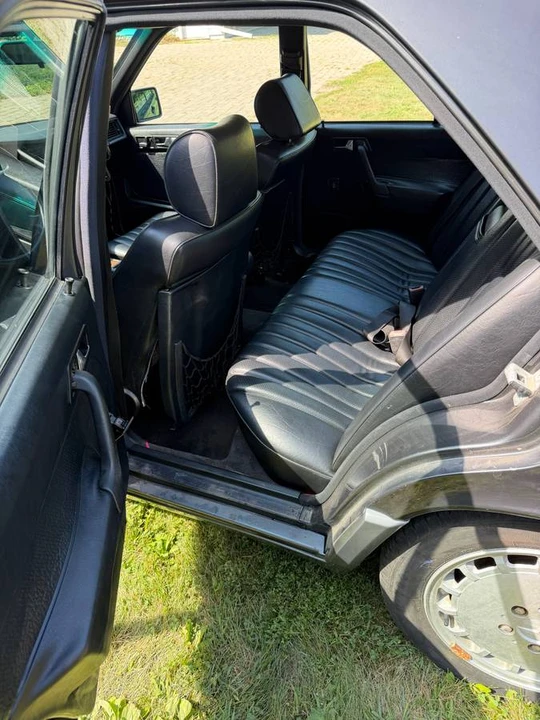1993 Mercedes-Benz 190E - Image 10 of 12