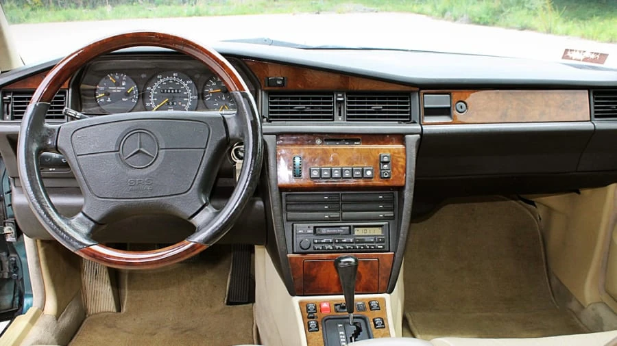 1993 Mercedes-Benz 190E - Image 6 of 12