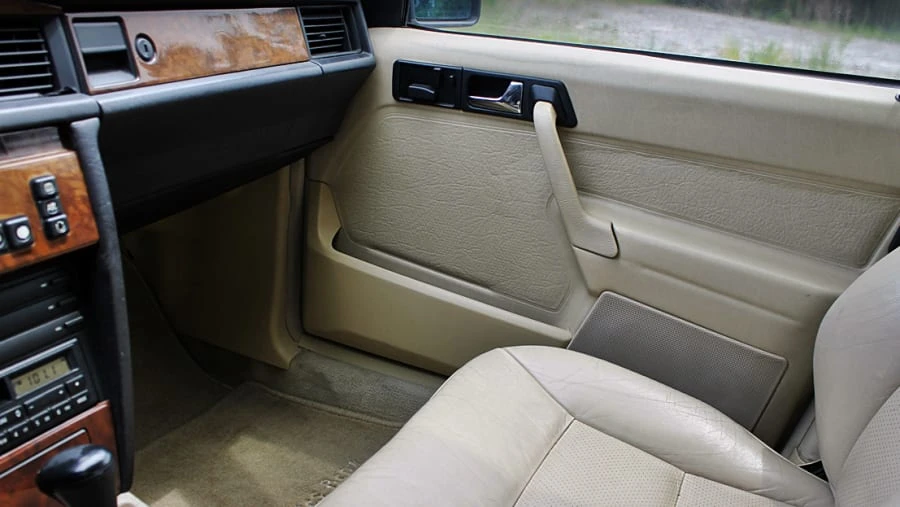 1993 Mercedes-Benz 190E - Image 9 of 12