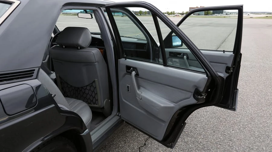 1993 Mercedes-Benz 190E - Image 7 of 9
