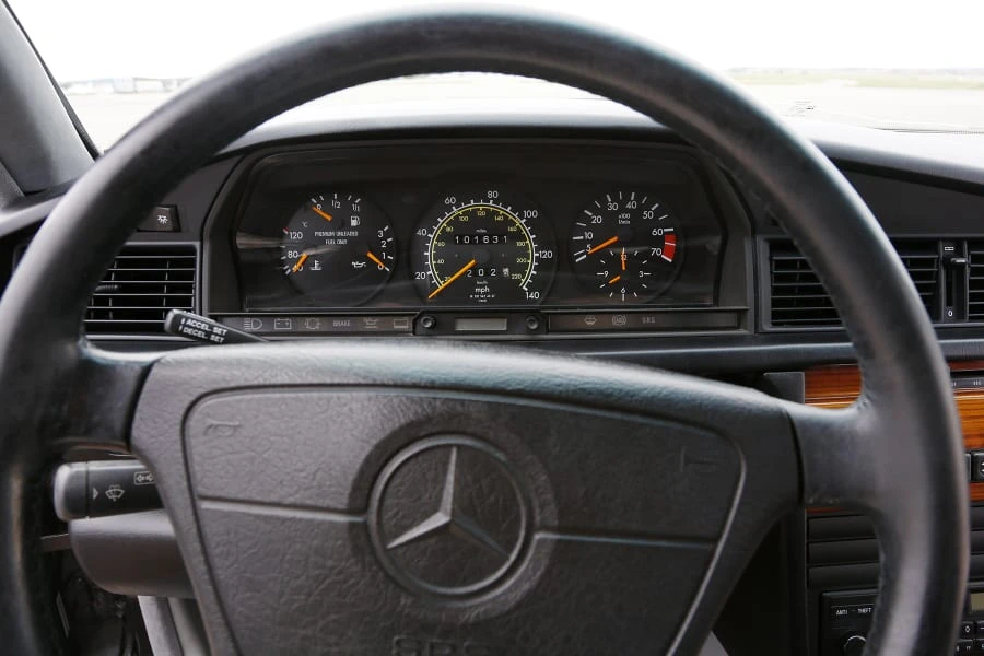 1993 Mercedes-Benz 190E - Image 9 of 9