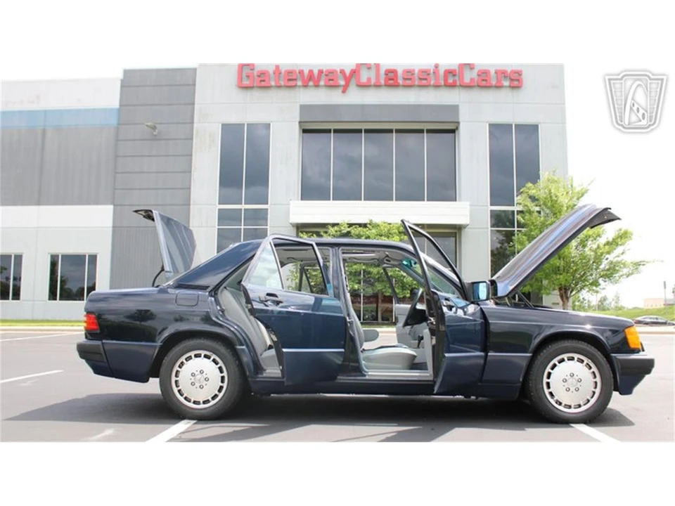 1993 Mercedes-Benz 190E - Image 23 of 31
