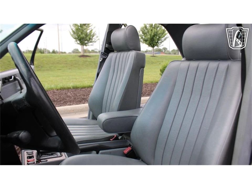 1993 Mercedes-Benz 190E - Image 15 of 31