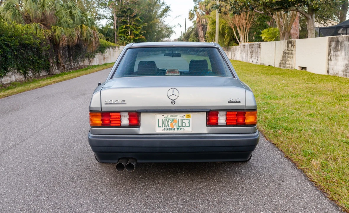 1993 Mercedes-Benz 190E - Image 9 of 31