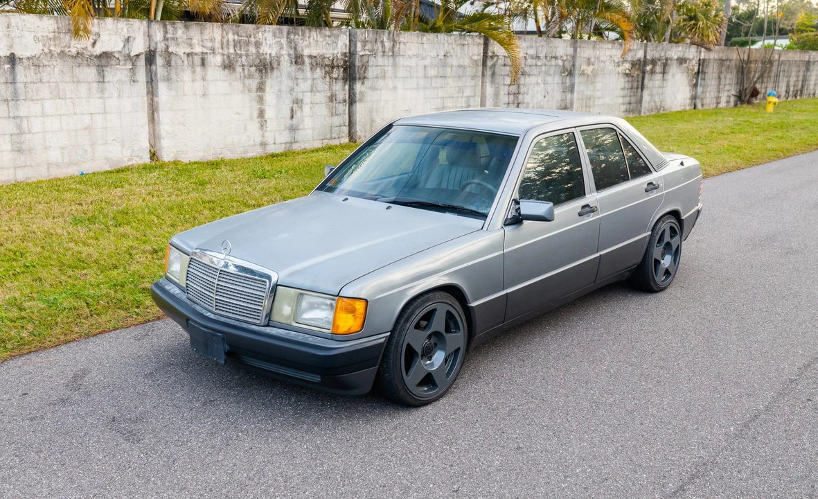 1993 Mercedes-Benz 190E - Image 2 of 31