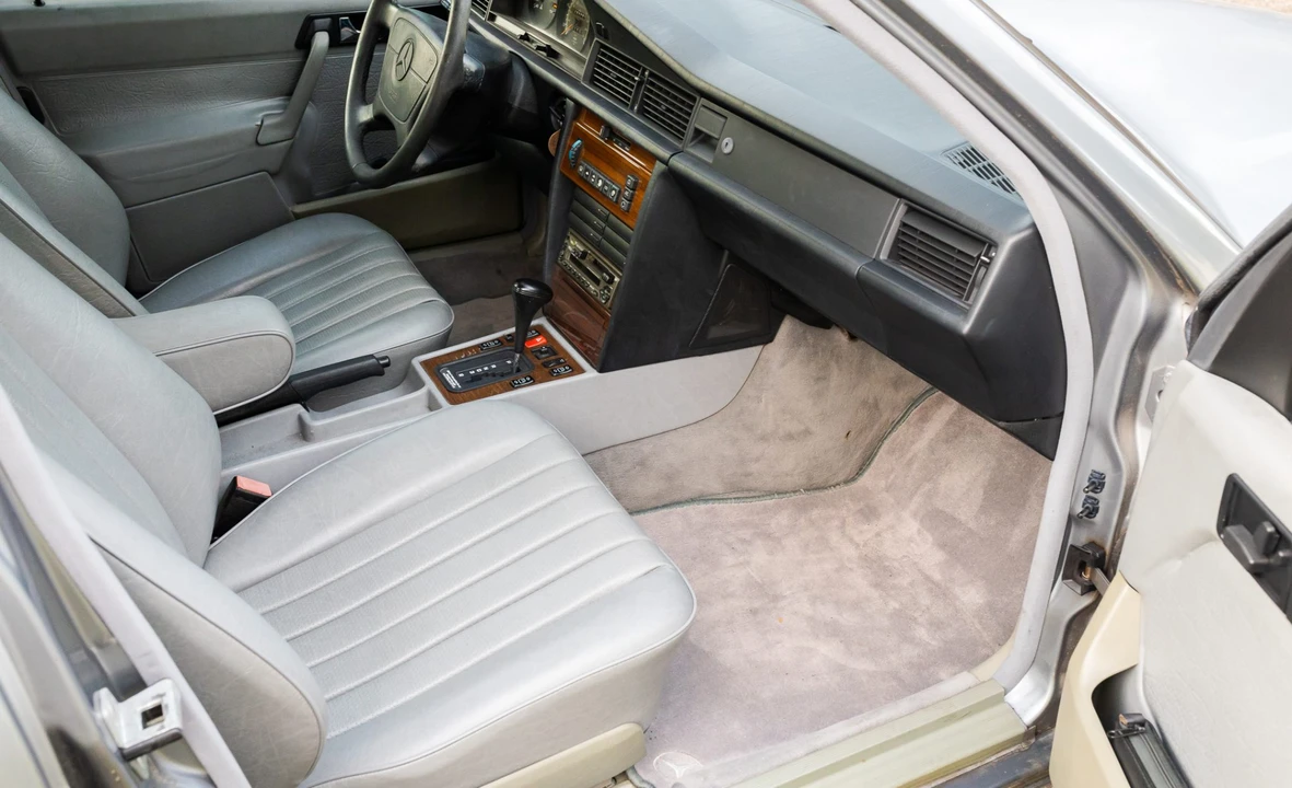 1993 Mercedes-Benz 190E - Image 24 of 31