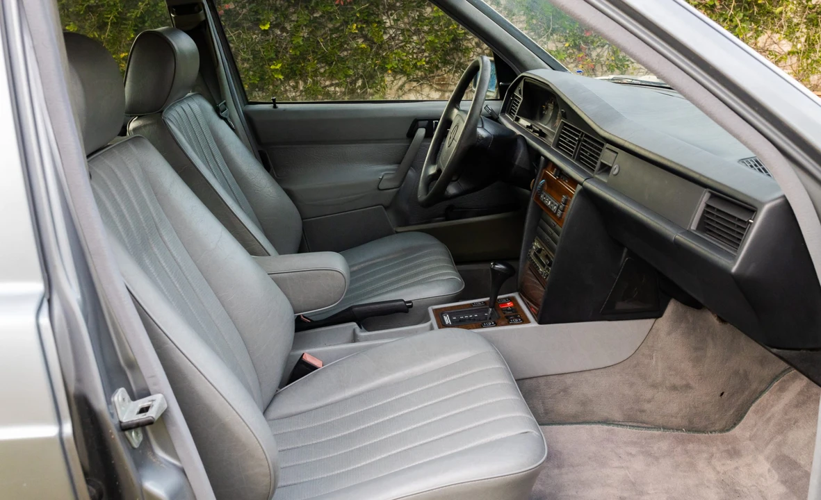 1993 Mercedes-Benz 190E - Image 23 of 31