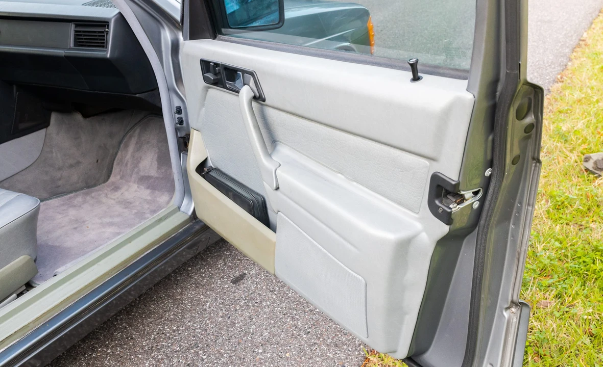 1993 Mercedes-Benz 190E - Image 25 of 31