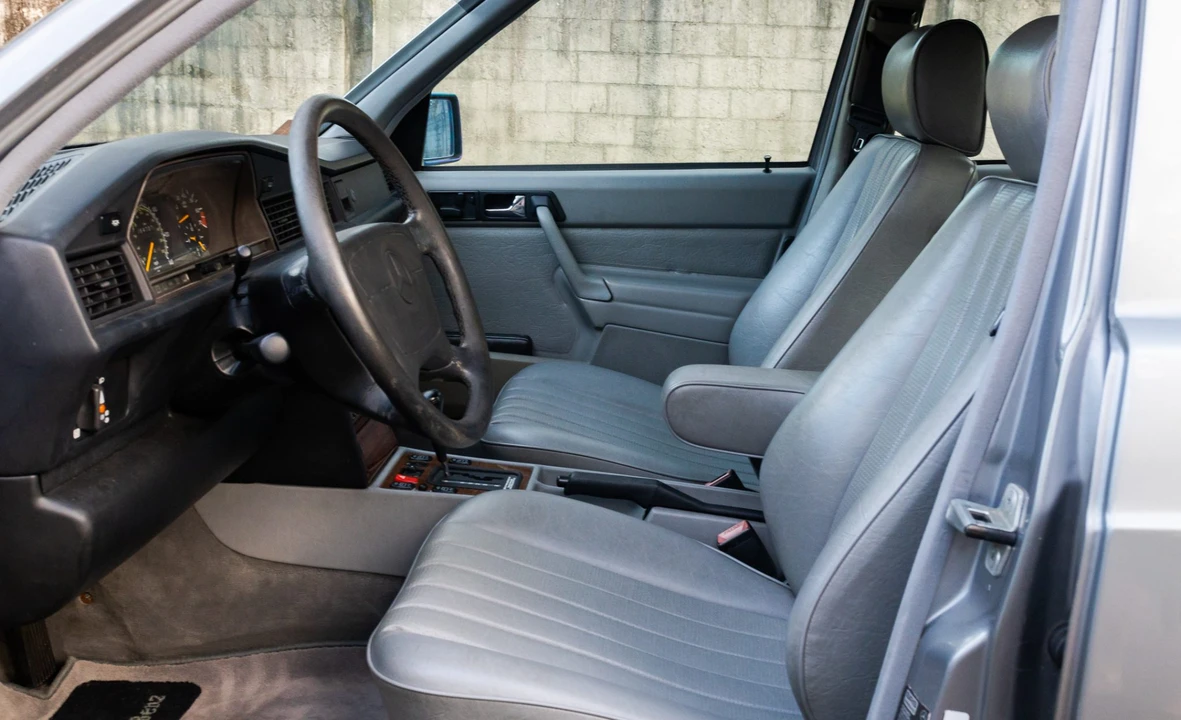 1993 Mercedes-Benz 190E - Image 21 of 31