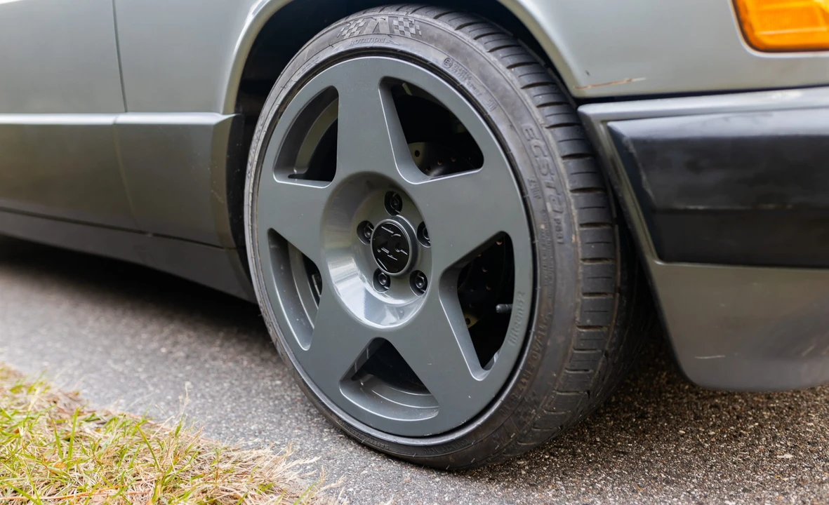 1993 Mercedes-Benz 190E - Image 17 of 31