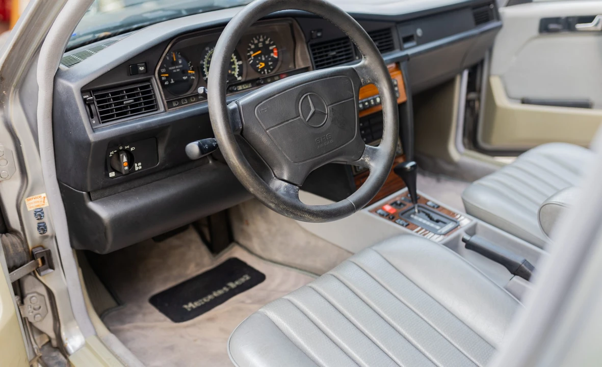 1993 Mercedes-Benz 190E - Image 27 of 31