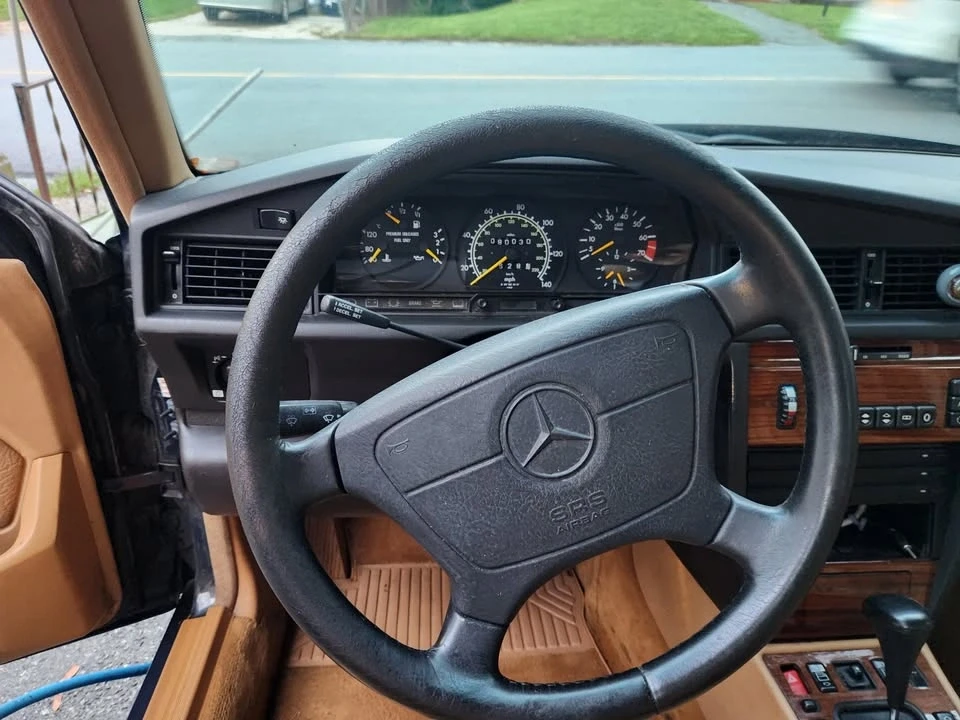 1993 Mercedes-Benz 190E - Image 9 of 20