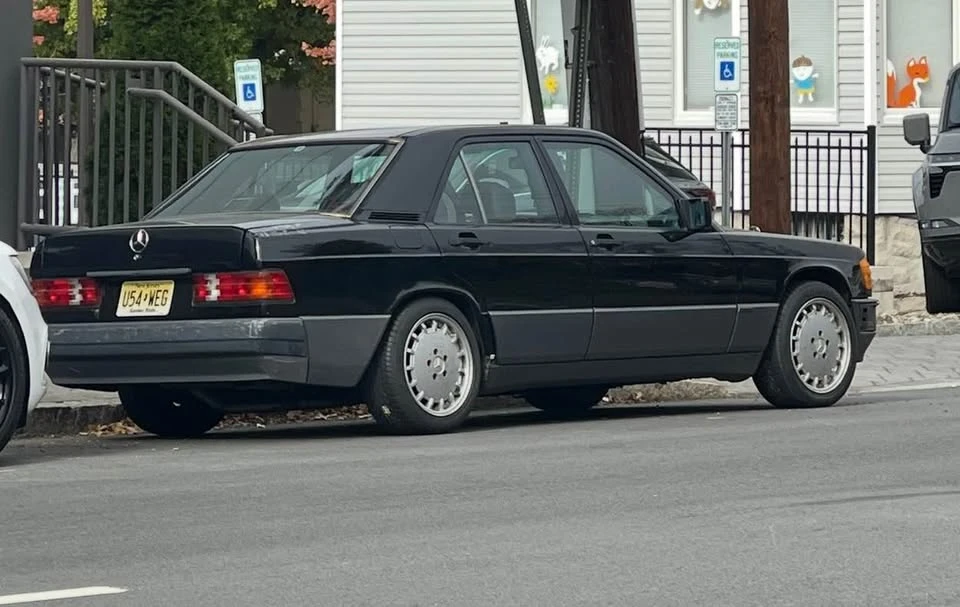 1993 Mercedes-Benz 190E - Image 2 of 17