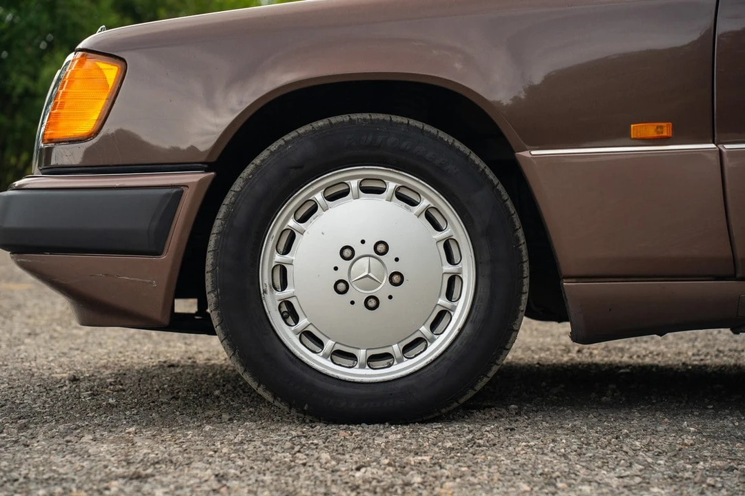 1993 Mercedes-Benz W124 E-Class - Image 25 of 30