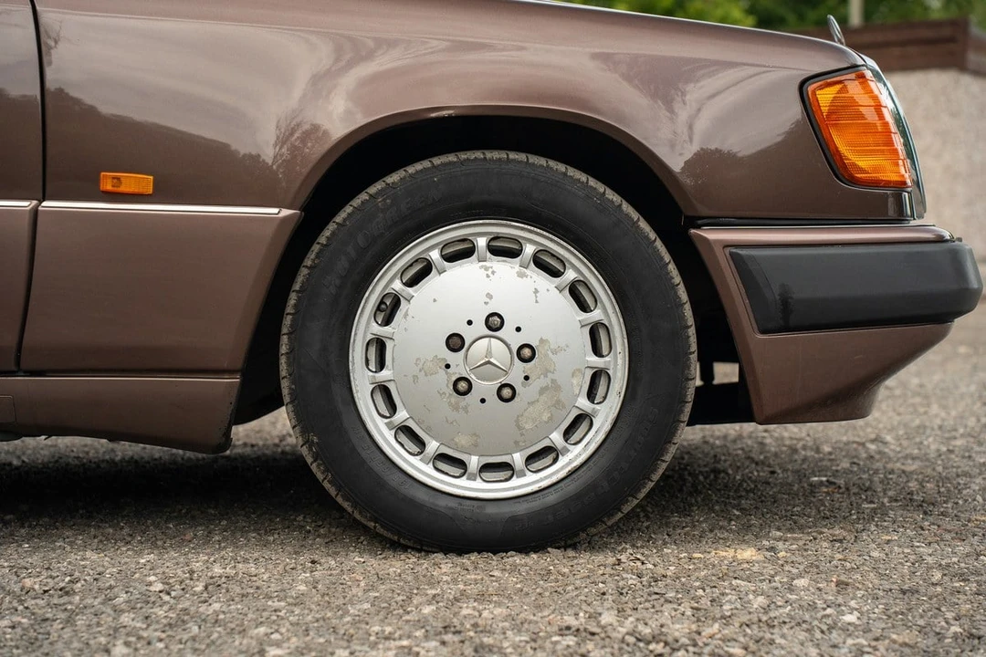 1993 Mercedes-Benz W124 E-Class - Image 23 of 30