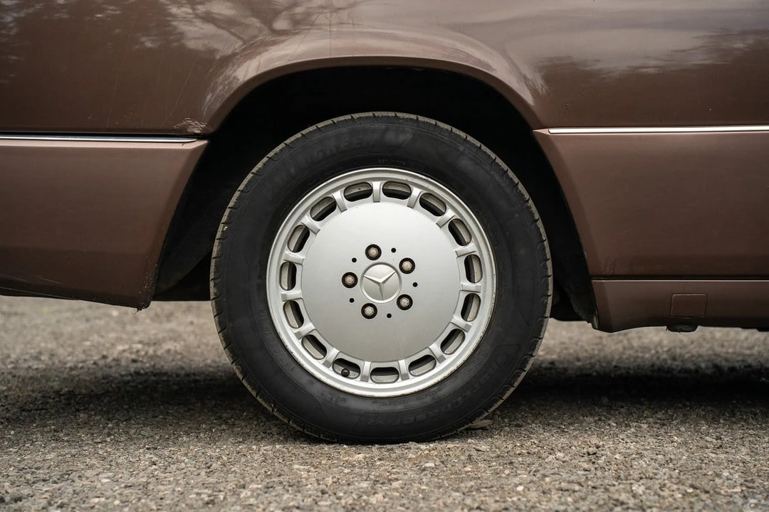 1993 Mercedes-Benz W124 E-Class - Image 26 of 30