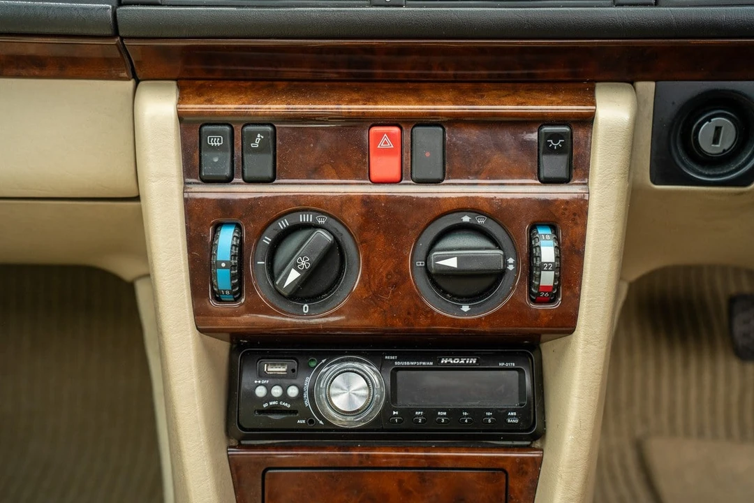 1993 Mercedes-Benz W124 E-Class - Image 18 of 30