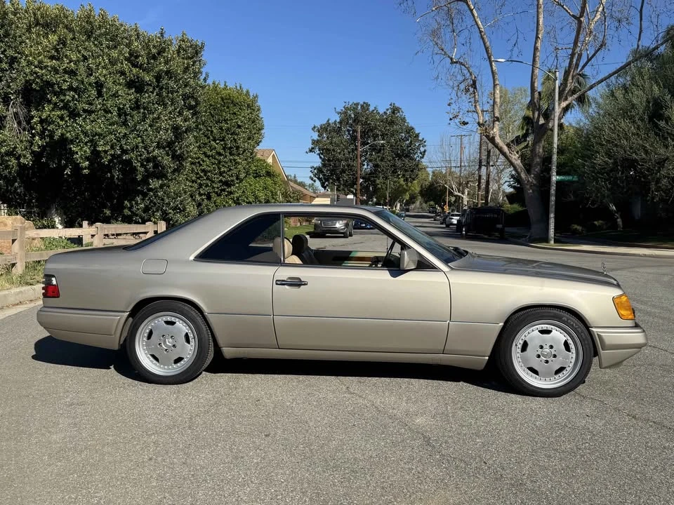1993 Mercedes-Benz W124 E-Class - Image 11 of 20